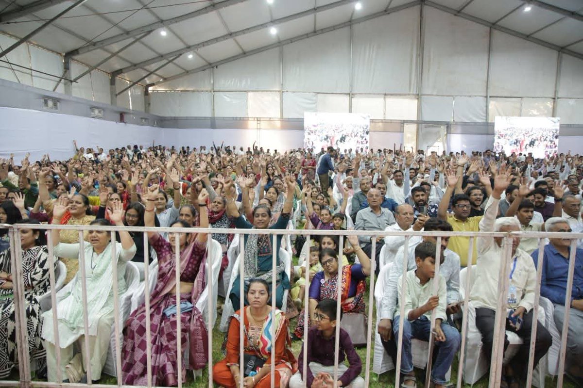 BalarKanti's tweet photo. આ પવિત્ર પ્રસંગે અખંડ ભારતના શિલ્પી સરદાર વલ્લભભાઈ પટેલની ભવ્ય પ્રતિમાનું અનાવરણ પણ કરવામાં આવ્યું,જે સમગ્ર સમાજ માટે ગૌરવ અને પ્રેરણાનું પ્રતિક બન્યું છે
શ્રી સૌરાષ્ટ્ર પટેલ સેવા સમાજના તમામ પદાધિકારીઓ,દાતાશ્રીઓ અન�� કાર્યકરોને આ લોકોપયોગી અને ભગીરથકાર્ય બદલ શુભકામનાઓ પાઠવું છું. https://t.co/3H4odQCJk4
