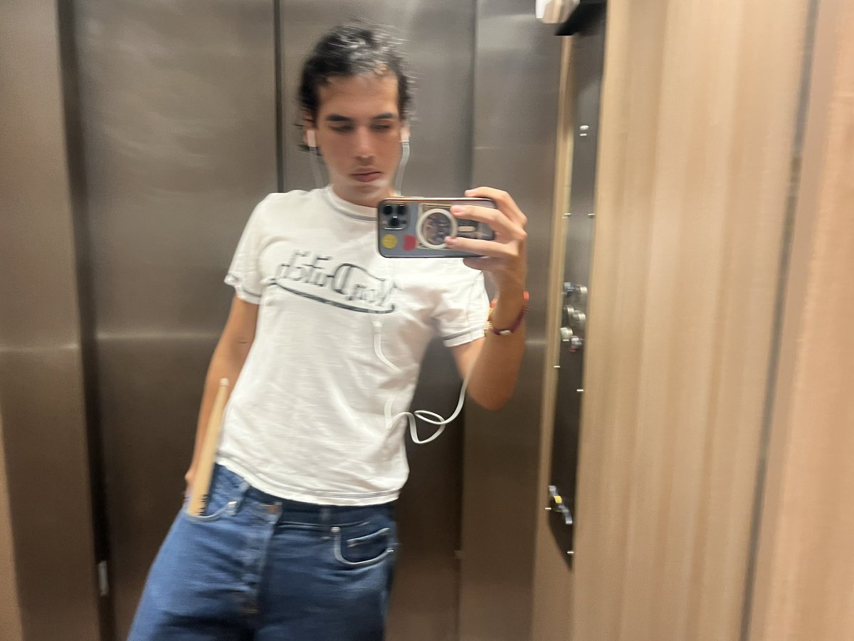 gabe 🦦 tweet media