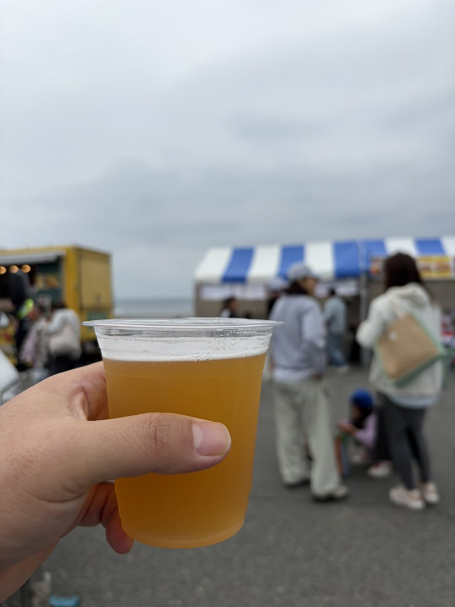 mucojp's tweet photo. おはようございます。今日の神奈川は晴れ。シャツが冷たくなるアイススプレーは真夏じゃなくて今くらいの時期に使うとめちゃくちゃ効果感じれます。真夏は暑すぎて効きません。
写真はビーチフェスタです。

#企業公式が毎朝地元の天気を言い合う 
#企業公式相互フォロー
 #横浜X会 https://t.co/3wpFdv3S7Z