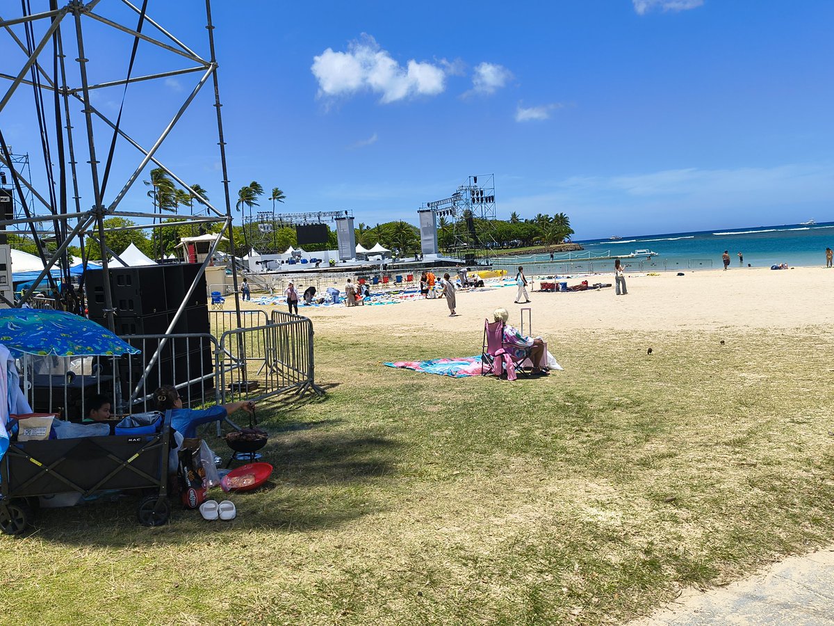 harrycovair's tweet photo. #FloatingLantern #LanternFloating #FloatingLantern2026 #LanternFloating2026 #Honolulu #Hawaii #MemorialDay #MemorialDay2026 2/ https://t.co/m6NovaFpGB