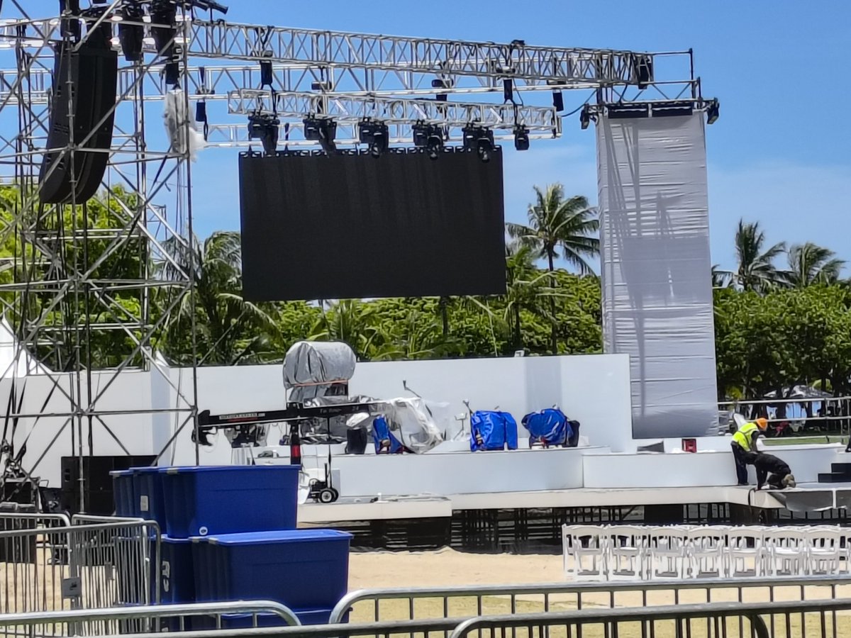harrycovair's tweet photo. #FloatingLantern #LanternFloating #FloatingLantern2026 #LanternFloating2026 #Honolulu #Hawaii #MemorialDay #MemorialDay2026 3/ https://t.co/g4IwzpfA1Q