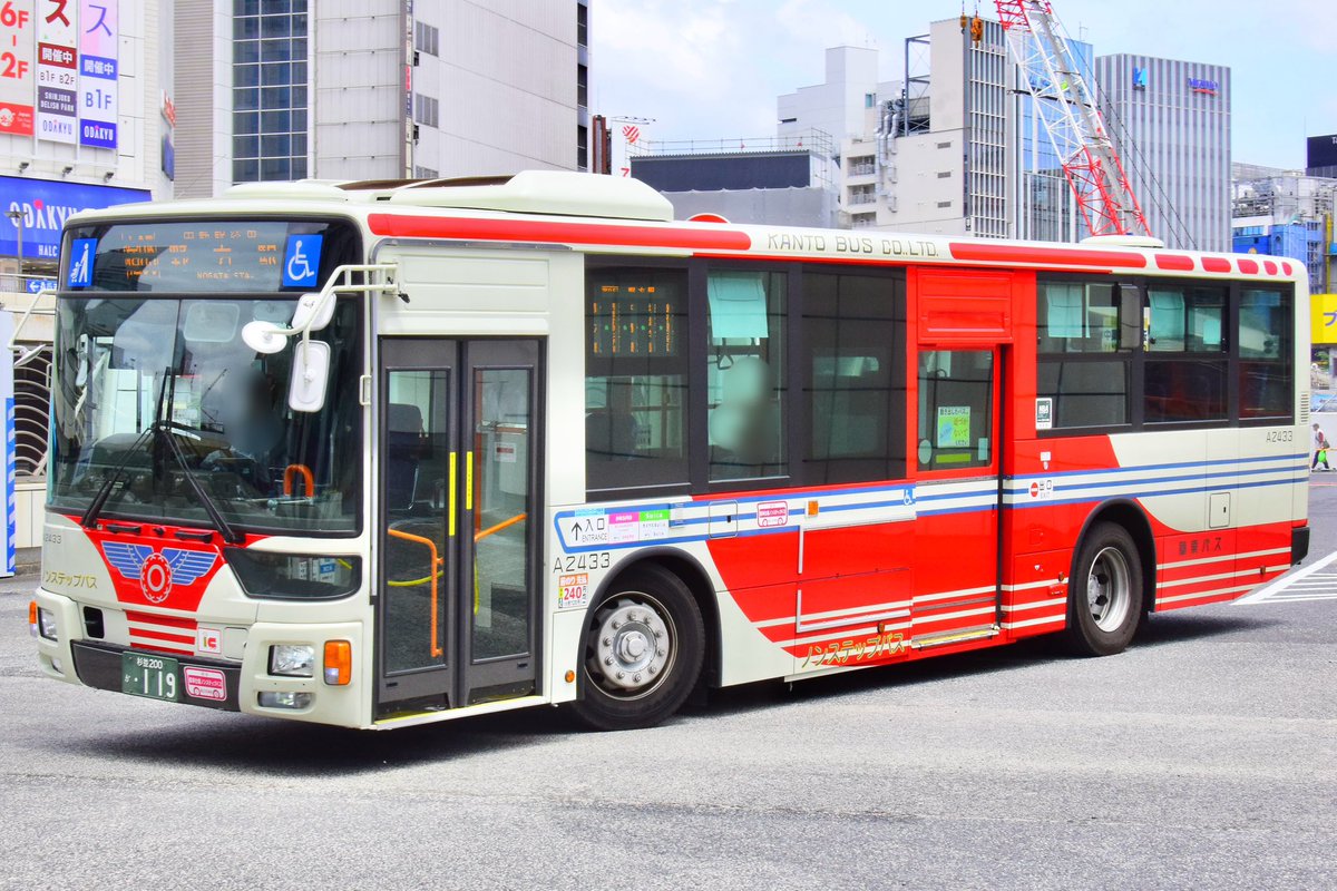 SNOOPY1T0K4's tweet photo. 2026/5/24(日)＠新宿駅西口
【 三菱ふそうQKG-MP38FK 】 A2433
[宿05] 野方駅
【 日野2RG-KV290N4 】 D7211
[宿02] 丸山営業所
#関東バス #三菱ふそう #MP38 #日野 https://t.co/M2fEY3L1h5