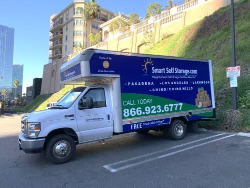 SmrtSelfStorage's tweet photo. Episode 4 of our Mini Podcast shares packing and storage tips for college students. Rosie helps Nathan choose the right unit, stay organized, and use our free move-in truck. https://t.co/ASHAFs4sEz https://t.co/JSFp3QbtrR