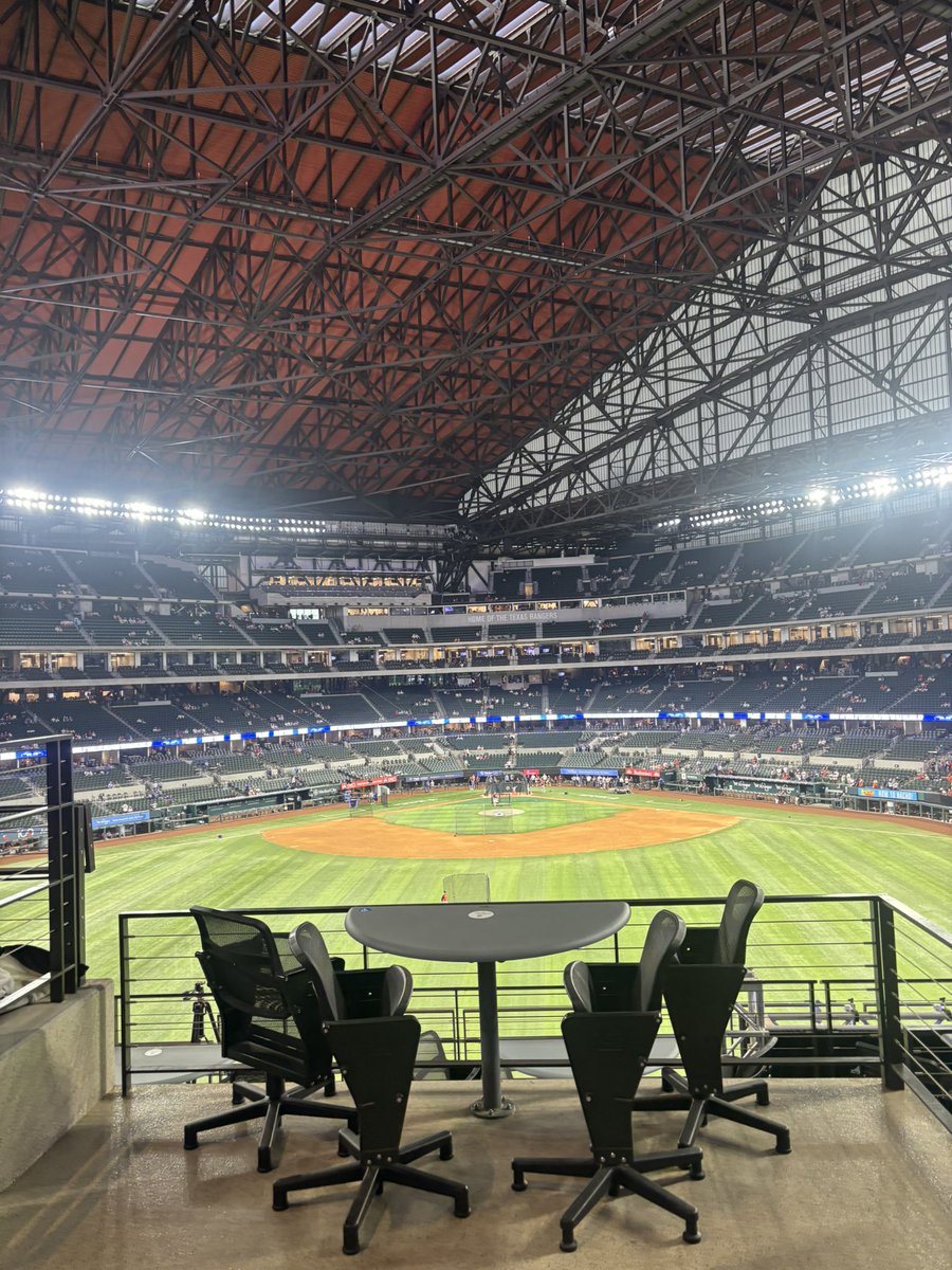 UHUpdates's tweet photo. Deep in enemy territory https://t.co/Wz1PxwulWa