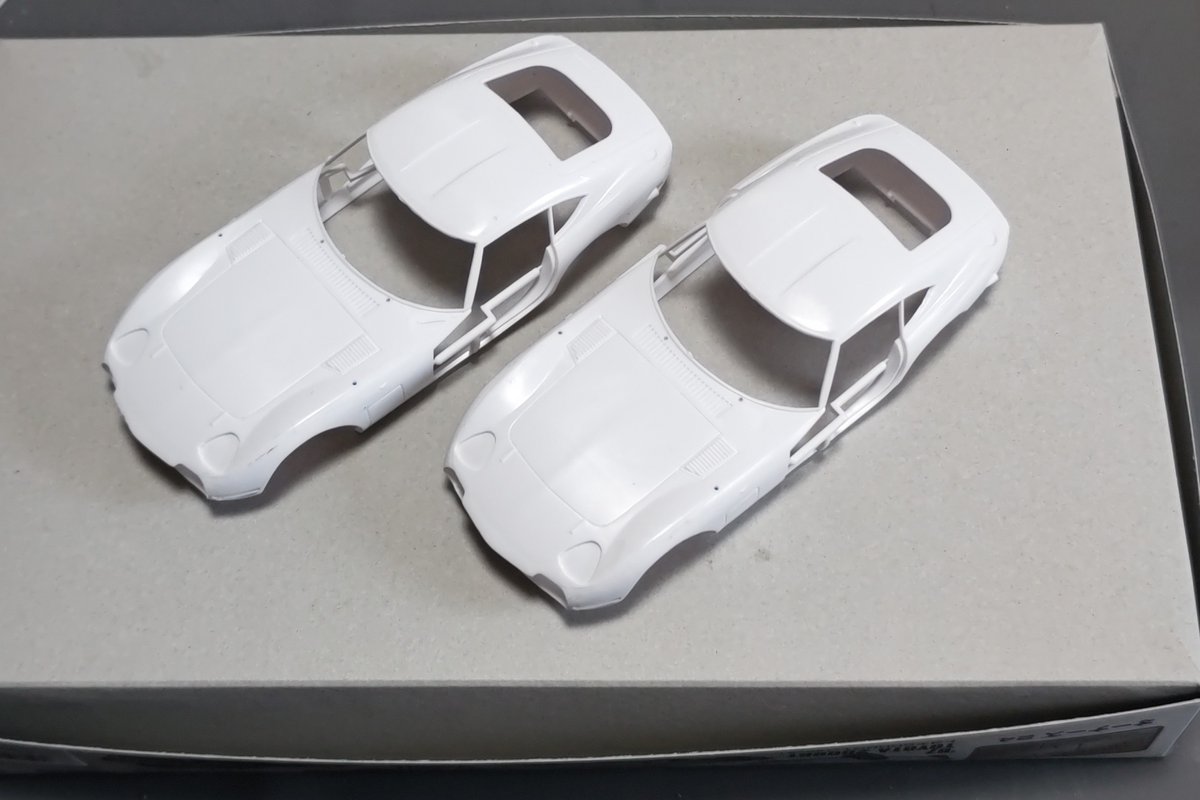 tiger_9q's tweet photo. #トヨタ2000GT
マイクロエース 1/24 オーナーズクラブ '67 トヨタ2000GT
クリア&amp;砥だし×３回目で、いい感じになりましたが、、
あちこちの埃が付着、、
スペアあるからやり直すか https://t.co/G8GJyZmqzG