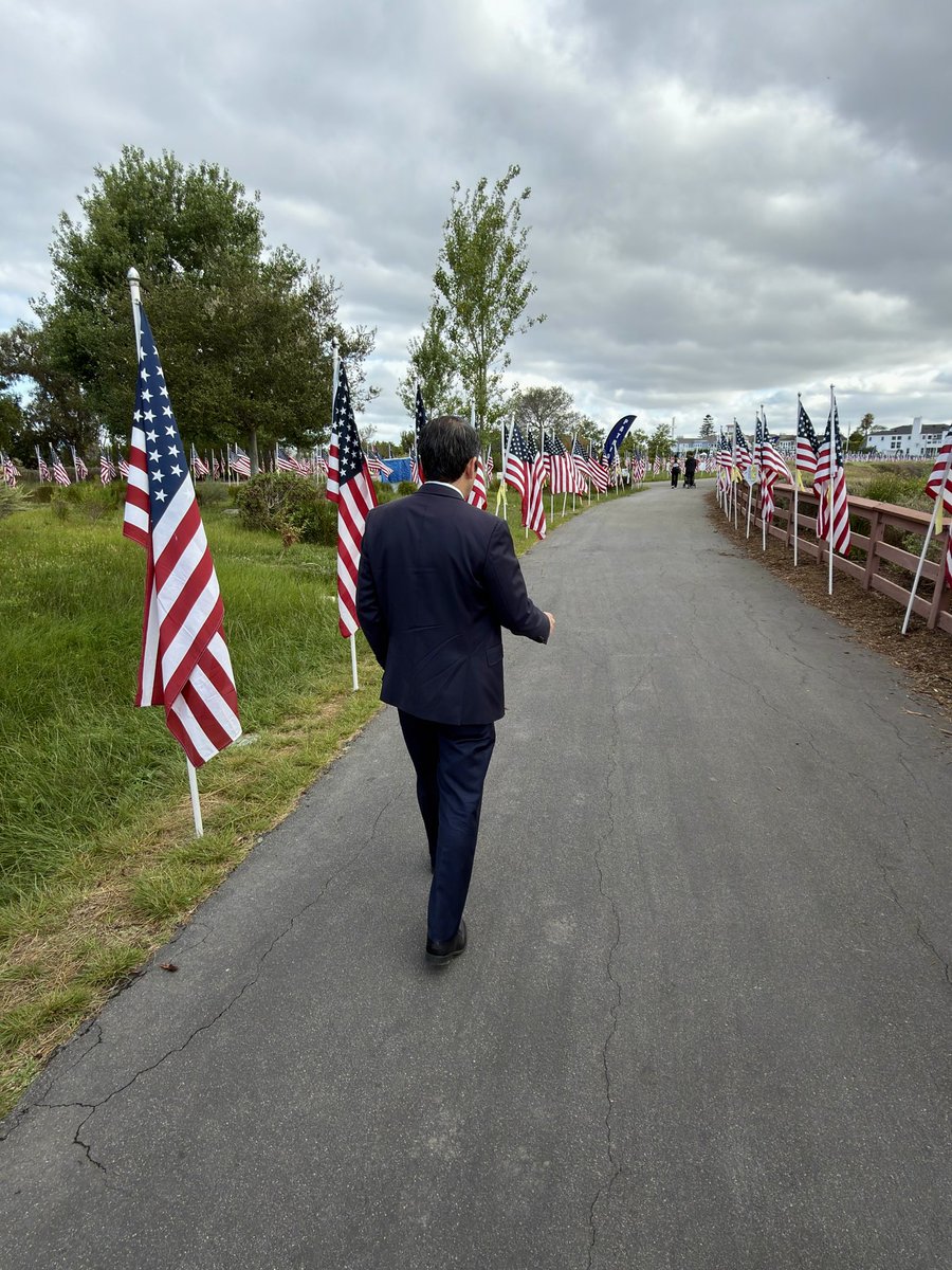 CongressMin's tweet photo. Today I visited the Field of Honor in Newport Beach to pay tribute to the brave Americans who gave their lives in service to our country.

Each flag represents a life of courage, sacrifice, and patriotism. On Memorial Day, we remember those heroes and recommit ourselves to the values they fought to defend.