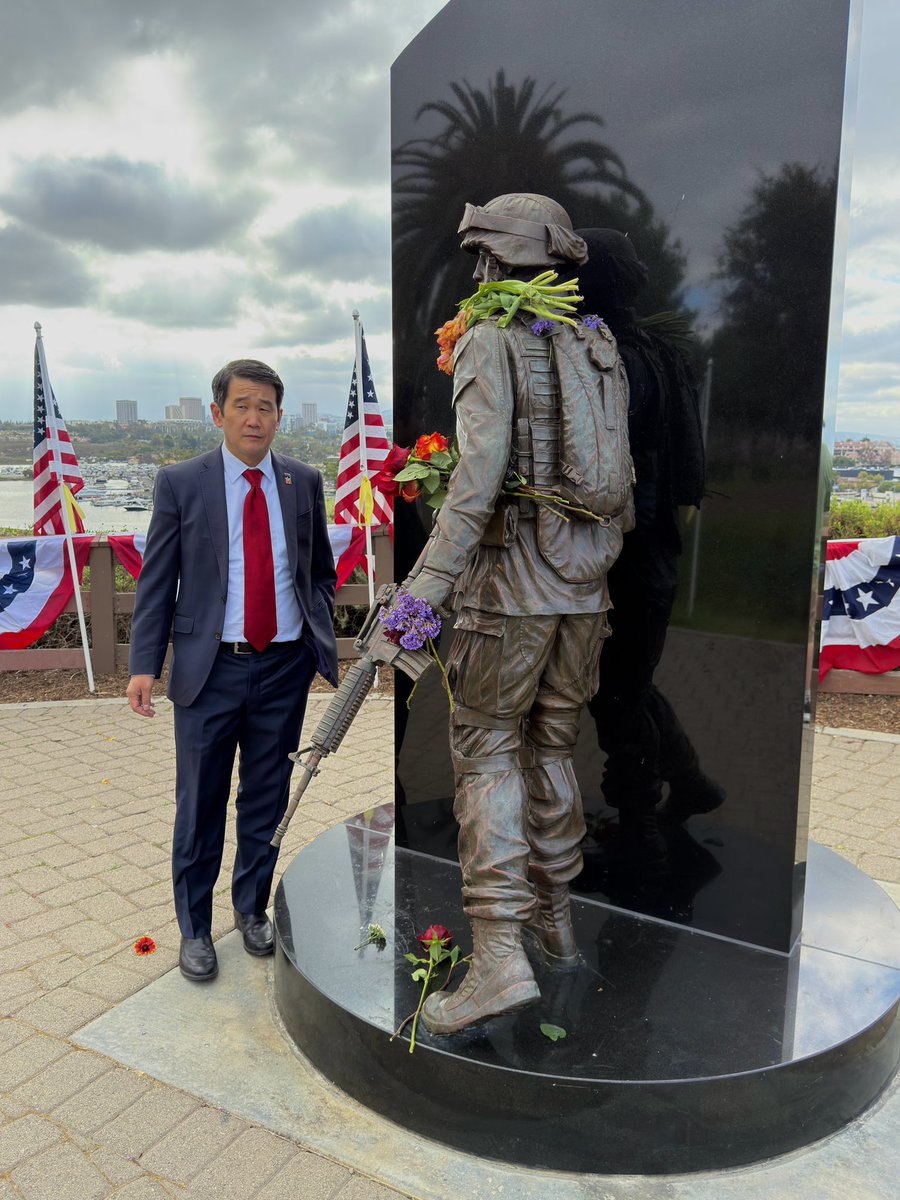 CongressMin's tweet photo. Today I visited the Field of Honor in Newport Beach to pay tribute to the brave Americans who gave their lives in service to our country.

Each flag represents a life of courage, sacrifice, and patriotism. On Memorial Day, we remember those heroes and recommit ourselves to the values they fought to defend.