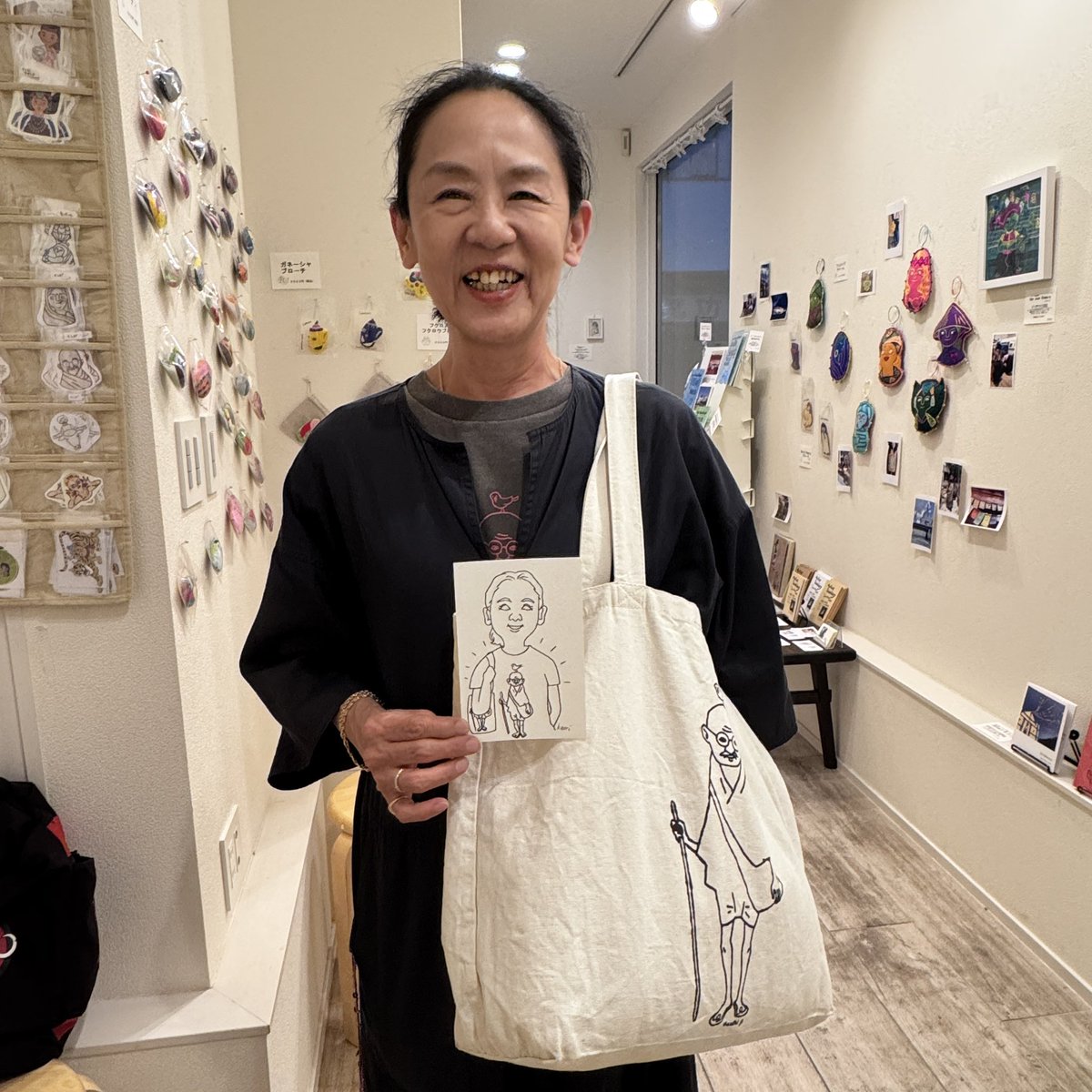 kaorichiba's tweet photo. 東京展示2026絵日記（4日目）

お会いしたかった人達と会えて、アフター展示も充実。楽しいぞ！！
東京居残り、もっと長くすれば良かったな〜😕

kaori's would  people 11
『COLORFUL』
2026年5月22日(金)〜31日(日)
12:00〜19:00 
ギャラリーディープダン

#絵日記 #刺繍 #世界の人々 #deepdan https://t.co/XN7BVguqdS