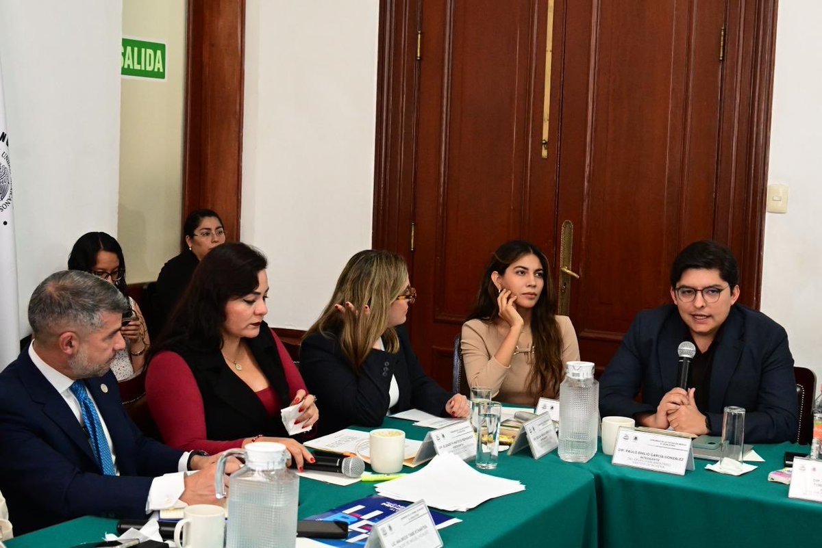 FridaJGuillen's tweet photo. Hoy recibimos a @mauriciotabe en el Congreso para su comparecencia. 📝🏛️
Queda clarísimo que donde gobierna el PAN, hay resultados reales para la gente.💙

#MauricioTabe #FridaGuillén #CongresoCDMX #MiguelHidalgo #Comparecencia https://t.co/1OwYh3Bxoj
