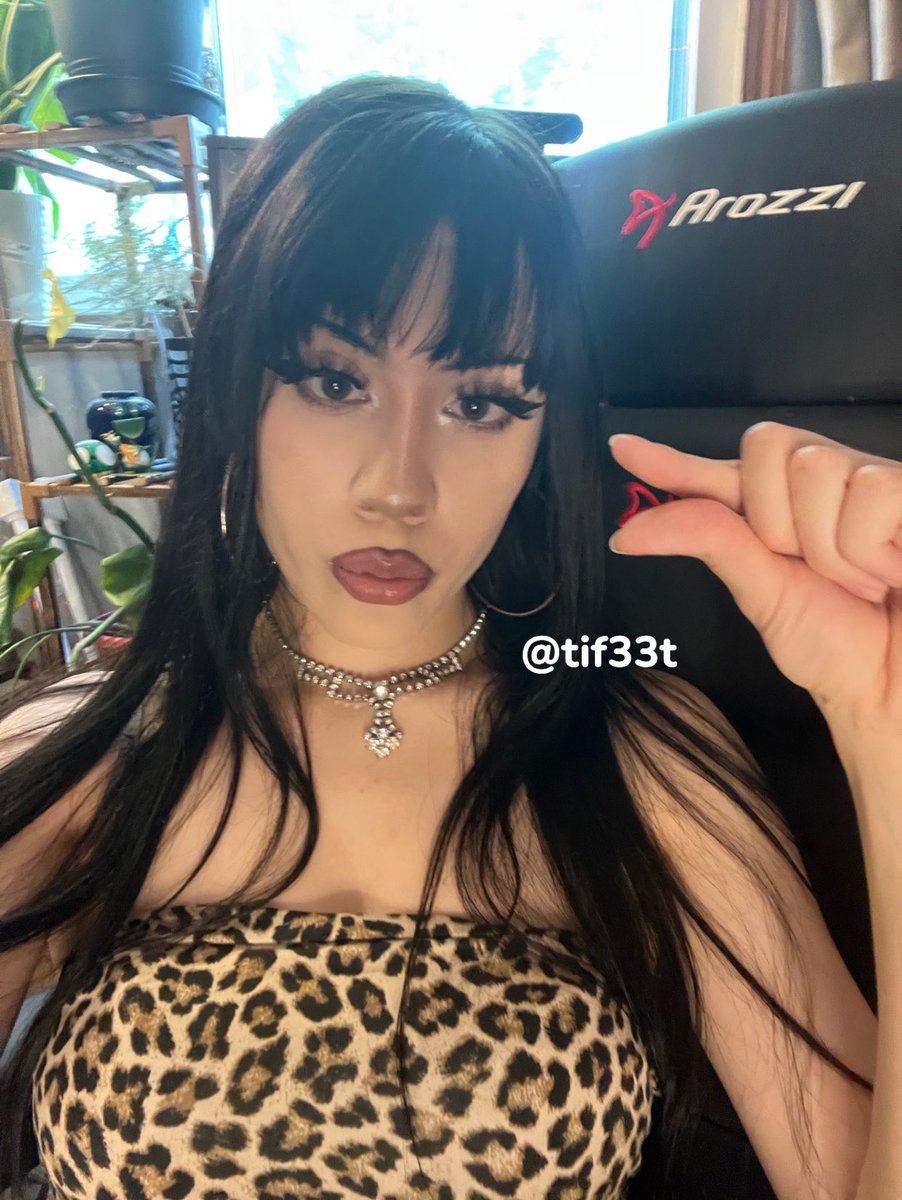 tif33t's tweet photo. prove you want to worship me loser https://t.co/fnAKMCYHtI