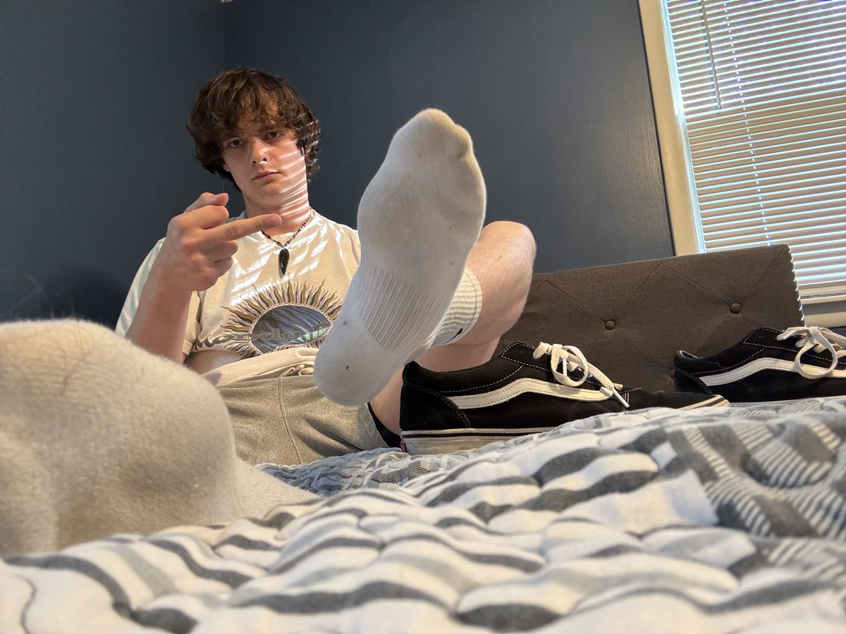 MasterG00001's tweet photo. pay up pigs… link in bio #gay #gayfeet #cashmaster #findom #footfetish #feet #malefeet https://t.co/cNt4DYXsid
