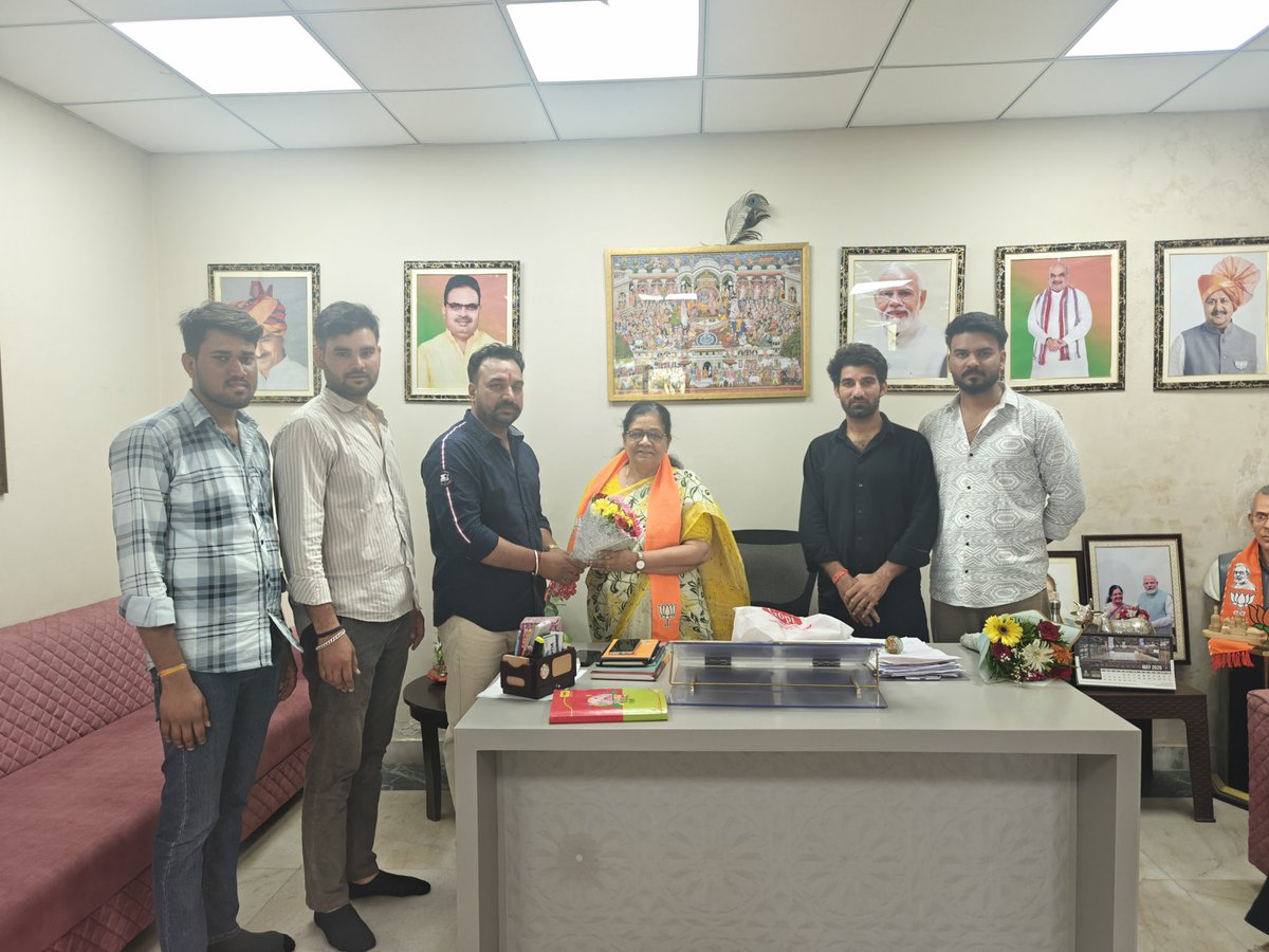 DJBJYM's tweet photo. जयपुर सांसद मंजू शर्मा दीदी से आत्मीय भेंट कर भाजयुमो राजस्थान में प्रदेश मंत्री का दायित्व मिलने पर आशीर्वाद एवं मार्गदर्शन प्राप्त किया। आपके स्नेह, विश्वास एवं शुभकामनाओं हेतु हृदय से आभार। राष्ट्रहित एवं संगठन हित में पूर्ण निष्ठा से कार्य करने का संकल्प।
@Manju4bjp https://t.co/T5DOhqkfKr