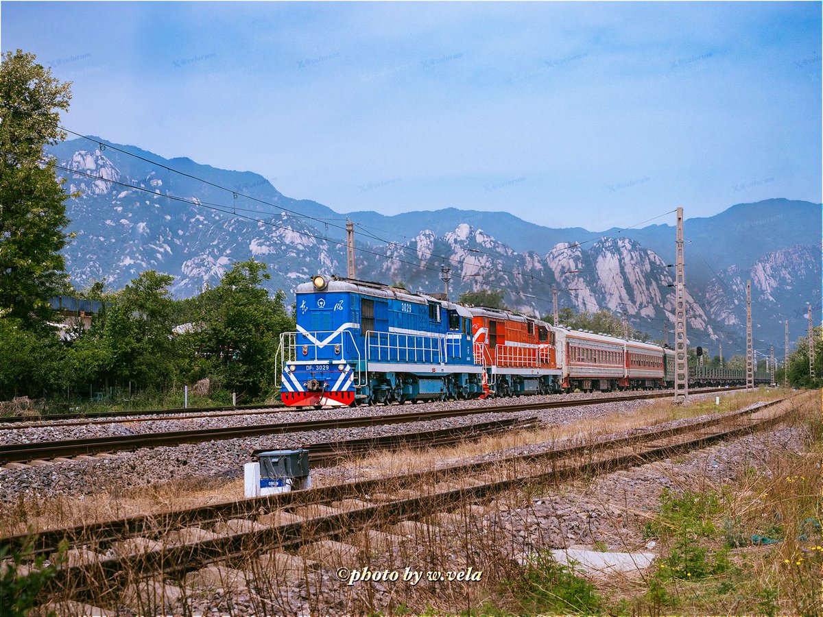 velorum's tweet photo. Train running aside Fenghuangling Nature Park.

#locomotive #train https://t.co/JUiUTanarT