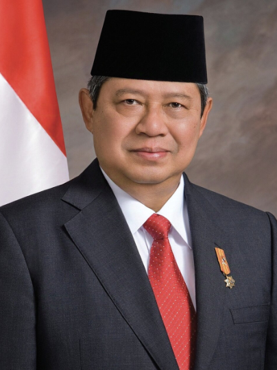 hyangthanos's tweet photo. > be Susilo Bambang Yudhoyono
> lulus AKABRI terbaik jadi prajurit teladan
> karier militer cepat capai pangkat jenderal
> jadi menteri reformasi era Habibie hingga Megawati
> menang pilpres langsung pertama tahun 2004
> dilantik Presiden RI ke-6 umur 55 tahun
> pimpin dua periode stabilkan demokrasi Indonesia
> tangani tsunami Aceh dengan cepat heroik
> akhiri konflik Aceh 30 tahun
> bangun ekonomi golden decade
> perkuat KPK dan pemberantasan korupsi masif
> pensiun 2014 benar-benar tak cawe-cawe lagi
> hormati presiden berikutnya tetap netral total
> legacy presiden demokratis pertama Indonesia