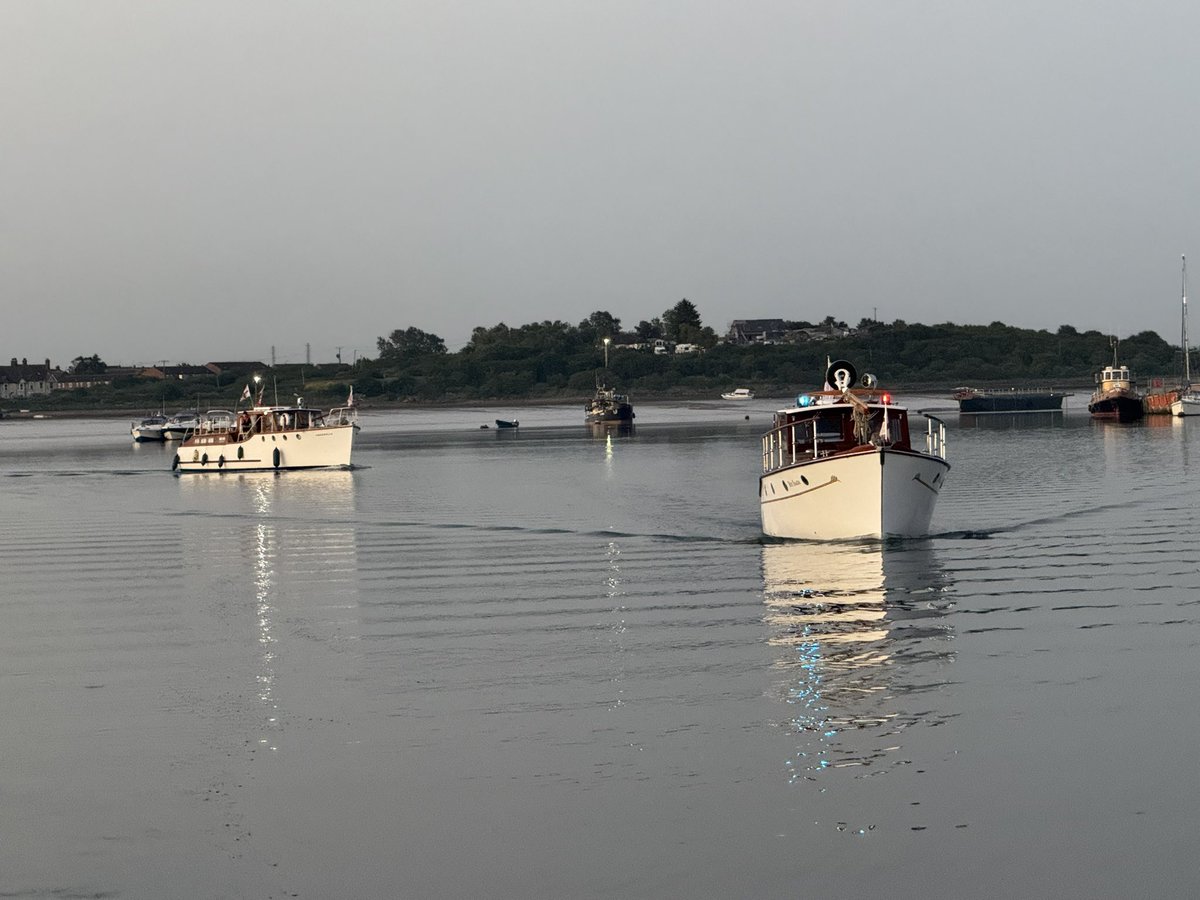 PapillonADLS's tweet photo. Perfect conditions this morning, 0425 slip, next stop Teddington https://t.co/q7dyQwaKUd
