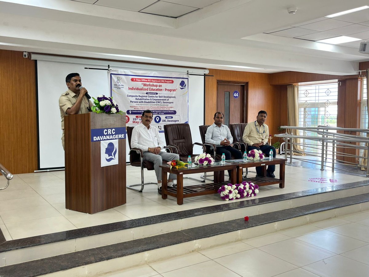 CRCDVG's tweet photo. 25.05.2026, Sh.Shekhar H T, SP, Davanagere &amp; Sh.Komal Kundap, President Davangere Textile Park Association visited CRC, Davanagere. Sh.Maruthi Krishna Goud K, Director I/c explained the services &amp; various flagship initiatives &amp; distributed 20 assistive devices to 14 beneficiaries https://t.co/cW3aeoyWLU