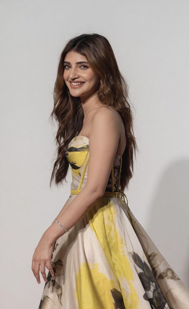 Tweeterk5cv's tweet photo. Stunning leelaa 💥 🥵
#sreeleela #sreeleelahot https://t.co/er5fwKYUxT