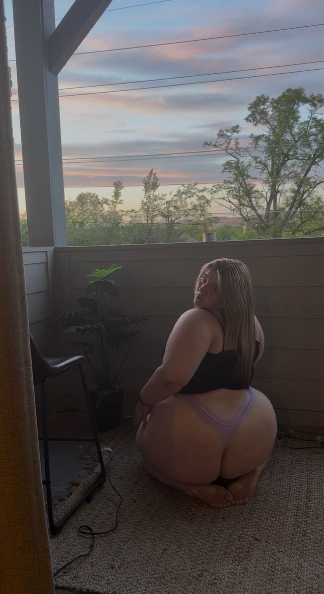 JennaeLaye's tweet photo. Nice weather with a nice 🍑🍑

#bbw 
#onlyfans 
#curvy
#nsfw
#of
#thick
#thickbitches 
#nsfwtwtًً 
#pawg https://t.co/nekDBHVCjx
