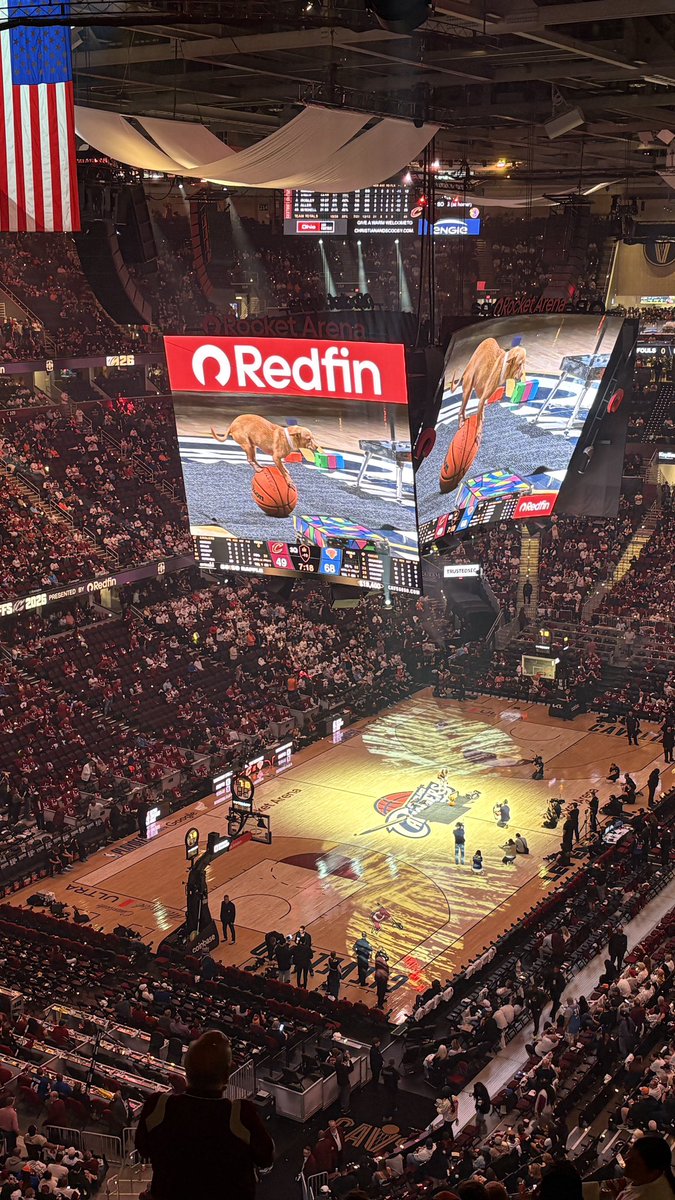 grby's tweet photo. went to my first nba game p good hehe https://t.co/ugKIbrPFBj