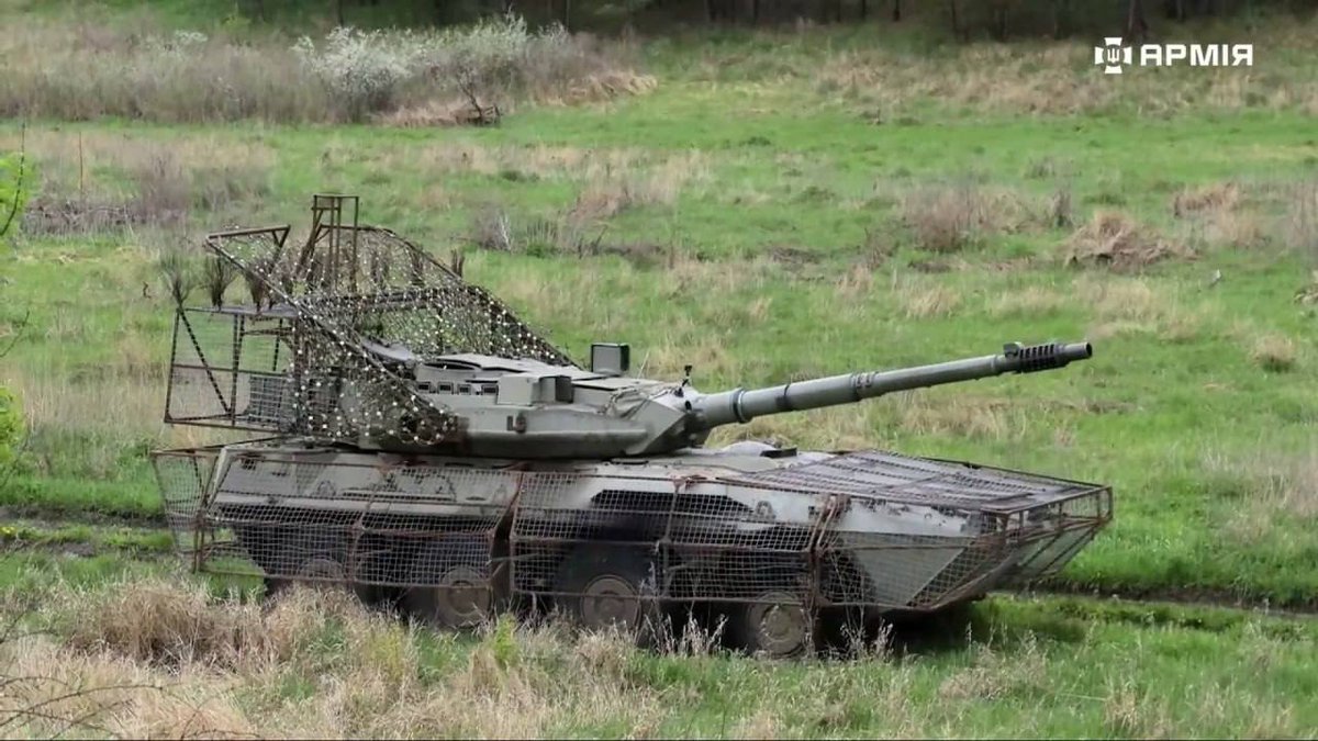 silupescu's tweet photo. Un po' a sorpresa il "Centauro" è risultato fra i mezzi più apprezzati dall'esercito ucraino.
Fra le prerogative, la precisione di tiro sulla distanza degli 11 km, il sistema di comunicazioni e la capacità di difesa aerea. https://t.co/Sperfg2lJZ