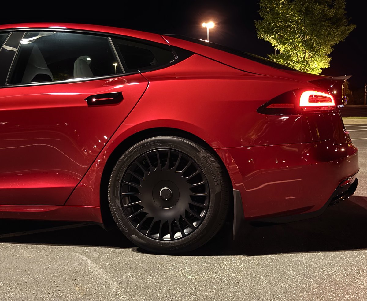 iCaleb7's tweet photo. @cyburke @mike_matas I like the wheels as well! Reminds me a bit of mine. https://t.co/G9COzaW9b1
