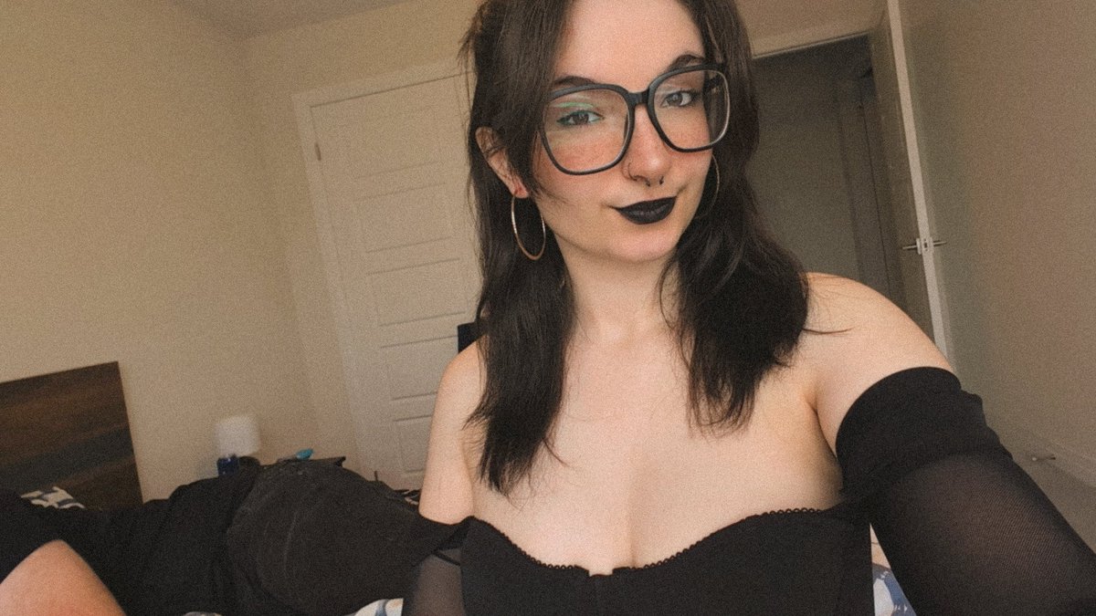 ☽ 𝚖𝚘𝚖𝚖𝚢 𝚖𝚘𝚘𝚗 ☾ tweet media