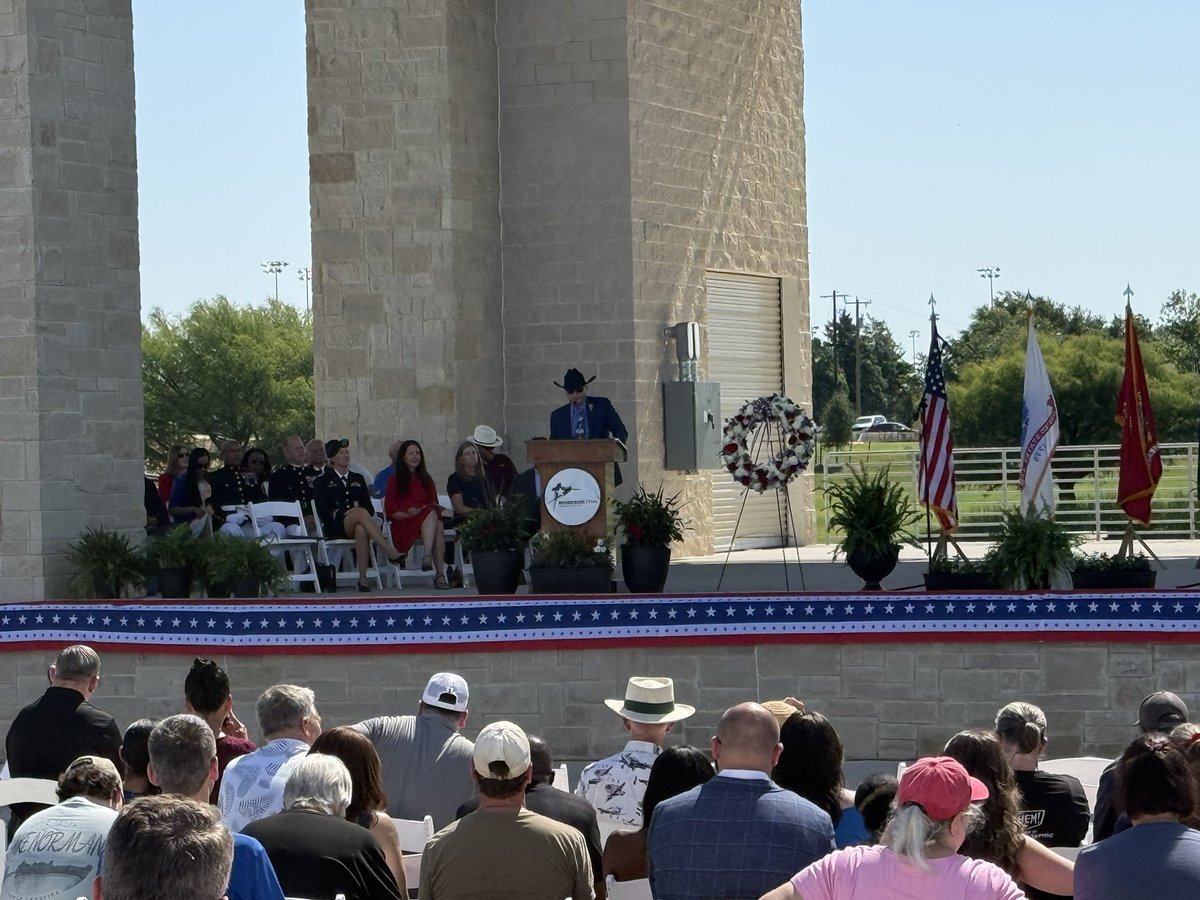 CarolineForTX's tweet photo. Thank you to everyone who gathered across Williamson County to honor our fallen heroes on this Memorial Day. I had the opportunity to join with communities in Granger and Round Rock to remember the brave soldiers who sacrificed everything for our freedom. May God bless their families, our military, the great state of Texas, and the United States of America. #txlege