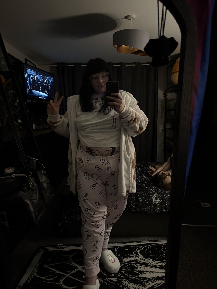 Chloe tweet media