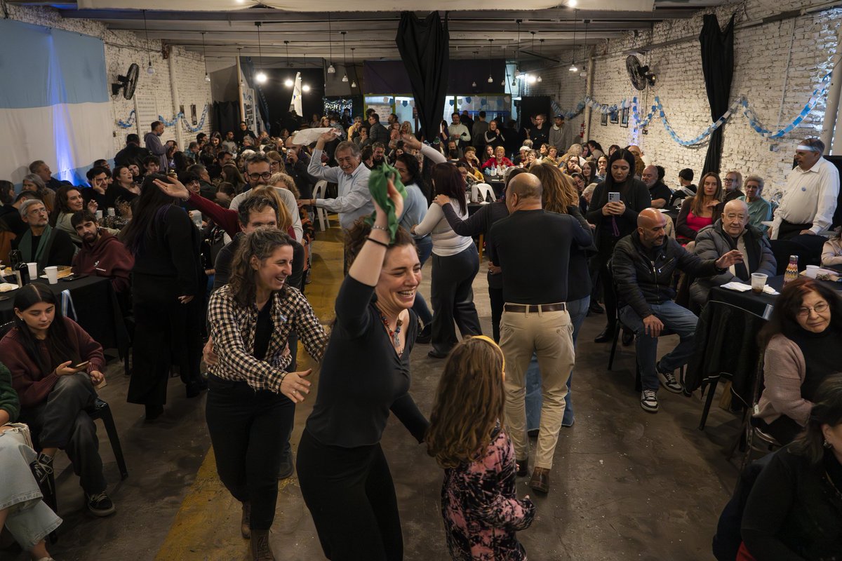 LaCamporaVL's tweet photo. 🇦🇷 • PEÑA PATRIA EN EL GALPÓN ✨
​Cientos de personas nos reunimos para celebrar y recibir el 25 de mayo unidos, con el corazón lleno de alegría y convicción. https://t.co/gbuvTuzBVX