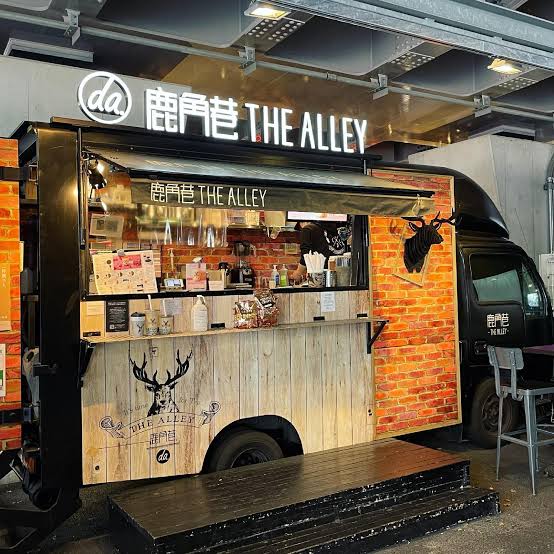___10yu03's tweet photo. ルミネ閉店後、なんか高架下のトラック🚚？でやってます🥲︎
駅から近いので是非……！
https://t.co/abJkS69tNq https://t.co/5XG92bx4LJ