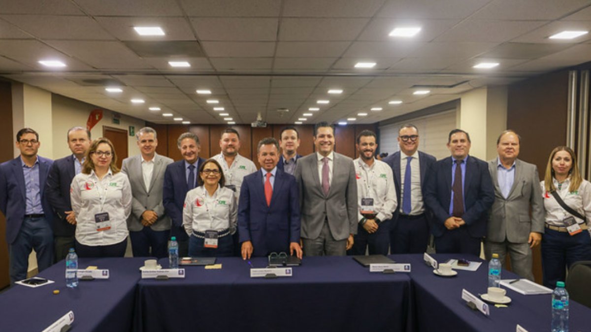 ClickGdl's tweet photo. Fortalecen Gobierno de Jalisco y Comisión Federal de Electricidad (CFE), certeza energética a empresarios, industriales y trabajadores en la entidad  https://t.co/jbzjPKZxXz https://t.co/Dg3eri58pQ