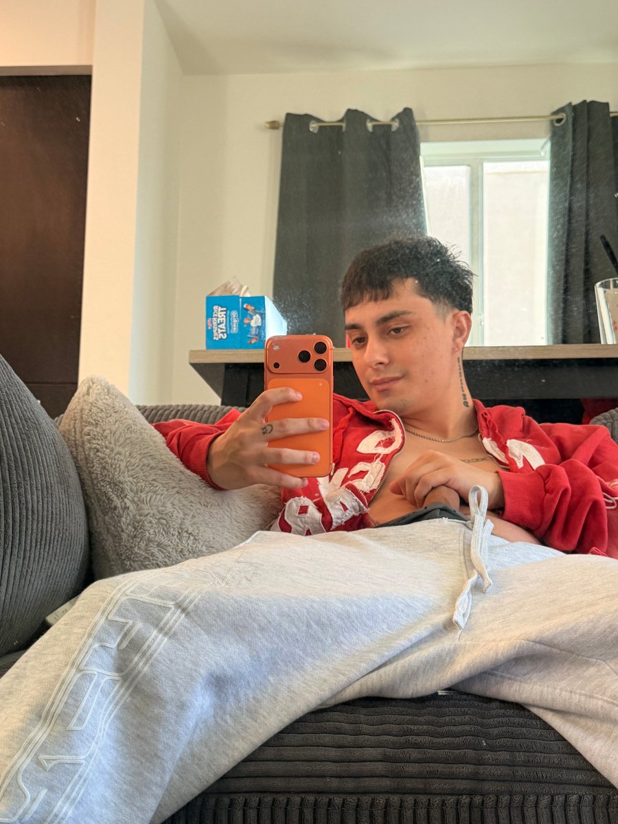 Riley tweet media