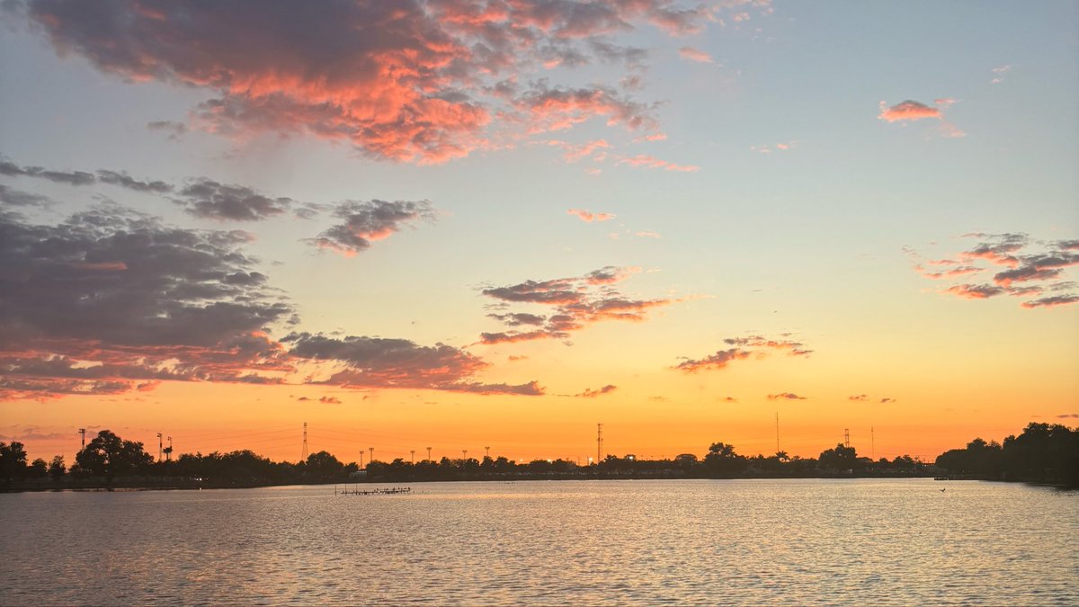 Kittysaad_'s tweet photo. “Sunset is the most poetic part of the day” https://t.co/V1RJyBaRtI