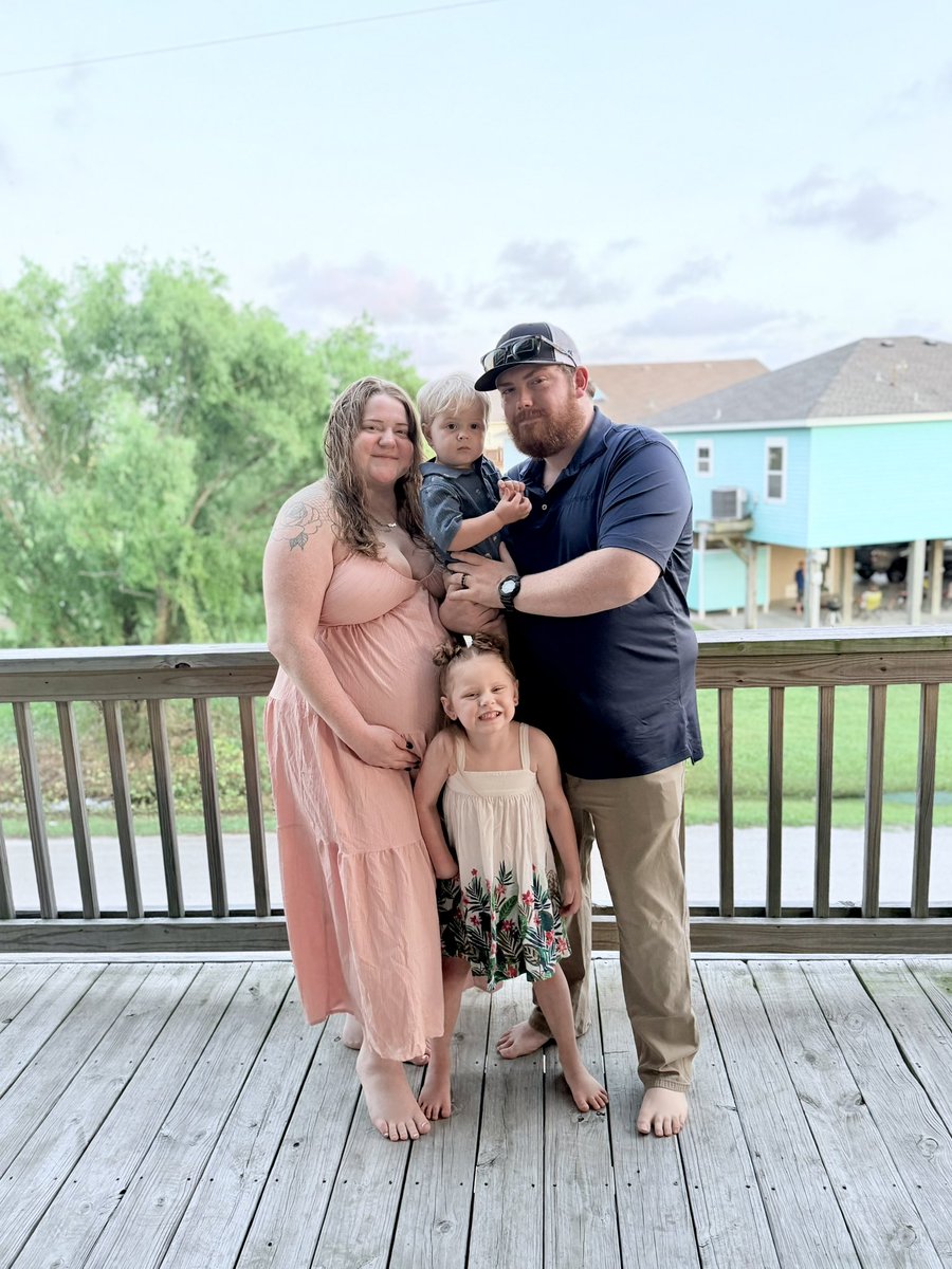 waddupranda's tweet photo. Yes I did make my whole family put nice clothes on after a day at the beach for family photos and yes I will do it again https://t.co/fYChnzoltp