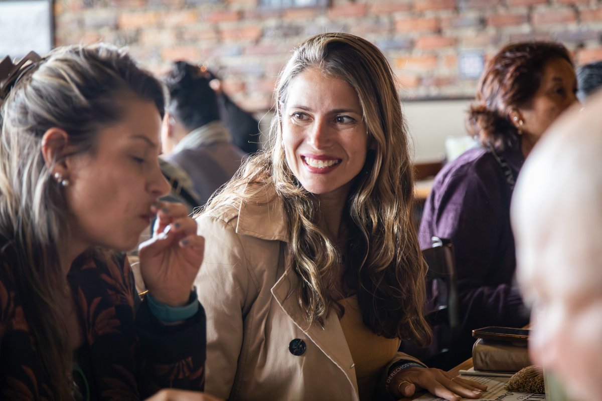 secredistmujer's tweet photo. Hoy 26 mujeres beneficiarias de las #CIOM, celebraron el Día de las Madres con un almuerzo en el restaurante #DonBenítez, en el marco de la alianza #MisiónNutriciónBogotá, consolidada por la gestora social Carolina Deik, para erradicar la desnutrición. https://t.co/qqzQYBqLO3