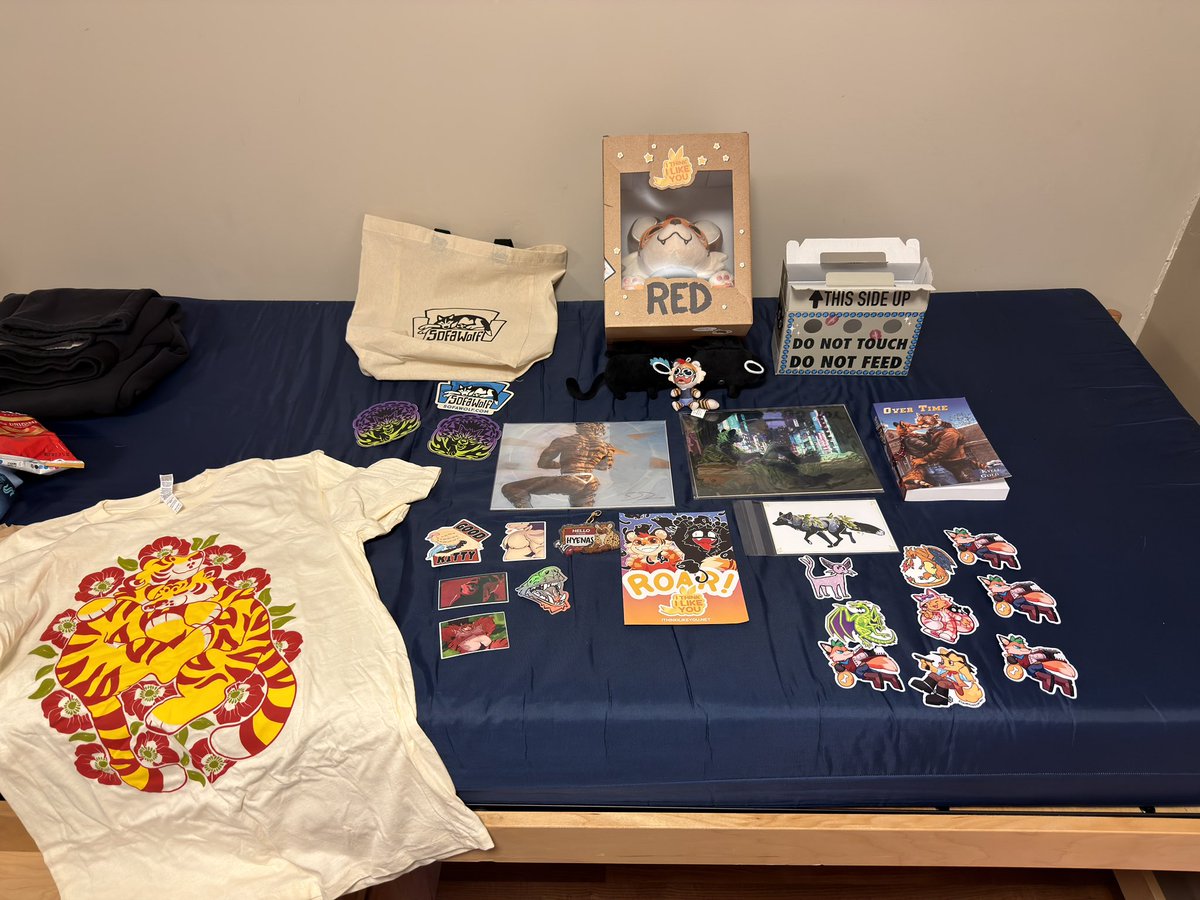 RadiantCyrus_'s tweet photo. Here's my Dealers Den Haul from #Furlandia! 

I didnt look at who was vending at the con because I wanted to keep it a surprise, and I was surprised I wasnt expecting @howl_out , and @YeenTrash to be there 😭❤️ https://t.co/rNZxl4XcDx