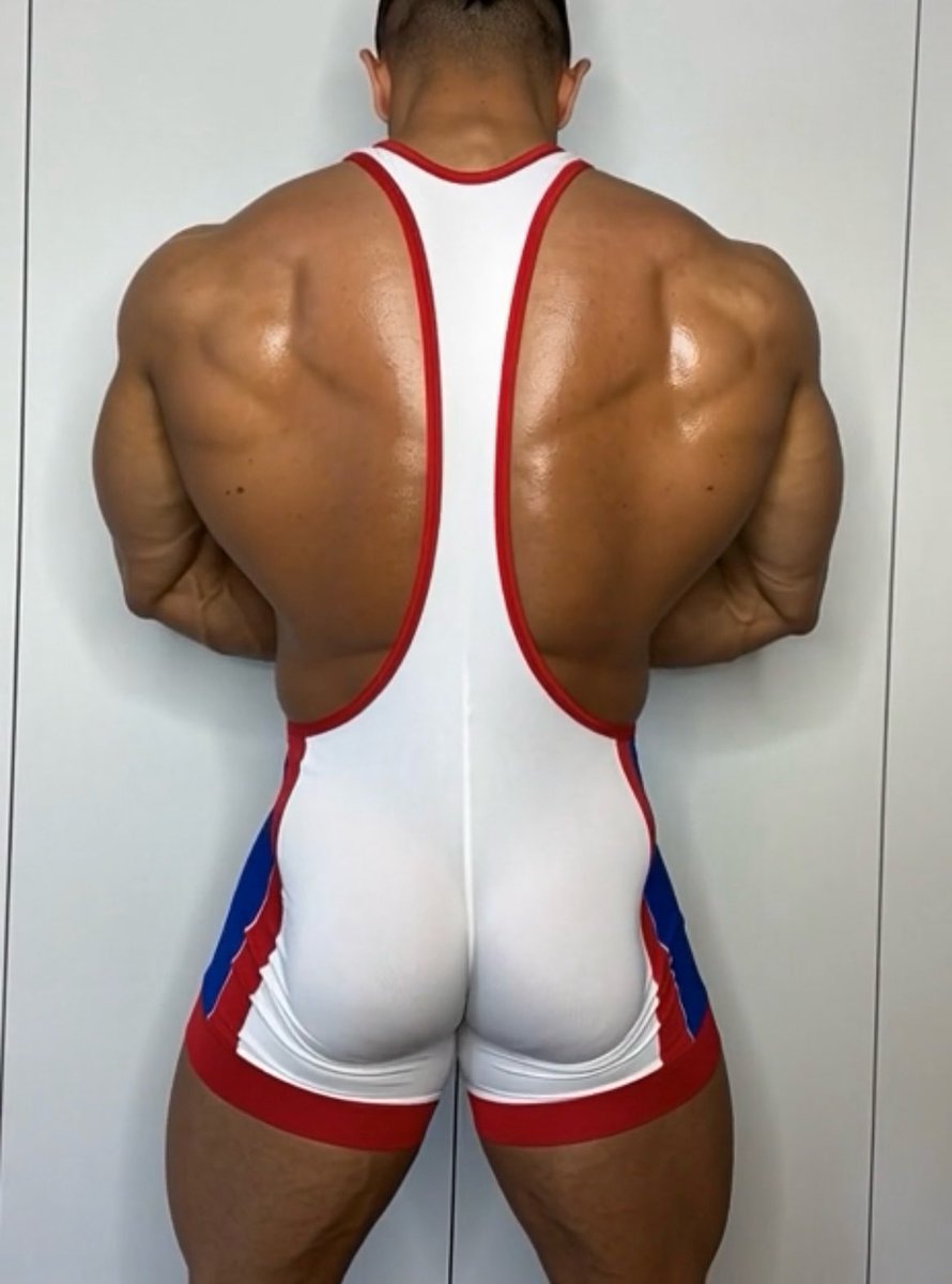 massmusclex's tweet photo. Muscles in a singlet 💪🏼🔥💦 https://t.co/wVjm0b95EU