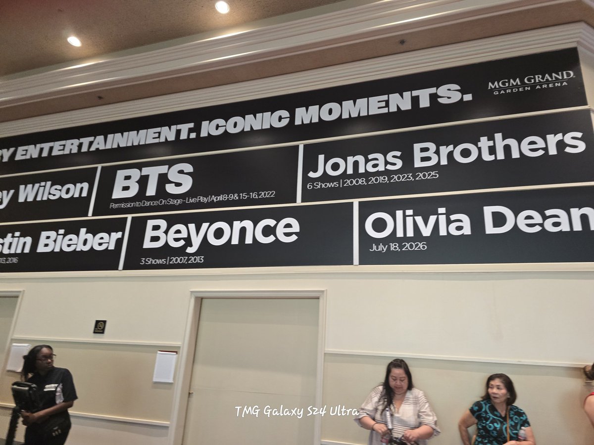 65Bulet's tweet photo. In 1974,I was a 9-yr old, die-hard #Jackson5 & #Osmonds fan!
I remember watching, glued to our family t.v. set!
2026, my love for @BTS_twt brought me here in-person! ๐
#AMAs2026
#AmericanMusicAwards2026
#2026_AMAs https://t.co/bA4j8tK4N3