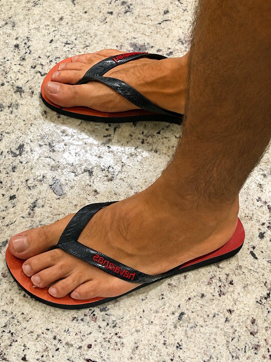 theapexmaster's tweet photo. Pov: you’re trapped with me and my perfect feet in the elevator https://t.co/3MORpl9sUm