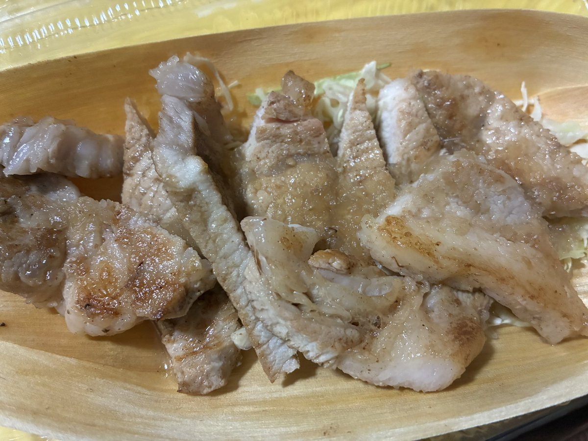 kobakenchang's tweet photo. 昨日の夜勤明け暴食
#SAUMAROCAFE さん
コーンマヨ、マンゴー(ミニ)
🌽好きにはマヨのシンプルな甘みが合わさってたまんない😊
マンゴーも肉厚で超美味しい🤣
#音輪弥栄 さん
ポークステーキ舟盛り
🐷さんも柔らかくてボリュームたっぷりで旨い😋
お酒にもご飯にも良く合います👍
#暴食戦線 https://t.co/7AOoKmfkCV