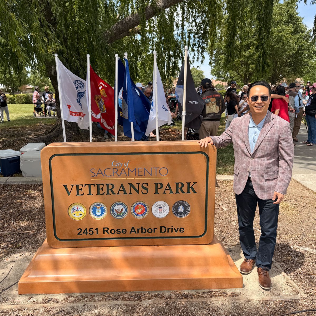 ThienHoCA's tweet photo. Today, I was honored to join State Senator/Majority Leader Angelique Ashby @SenatorAshby , Sacramento Councilmember Lisa Kaplan @CM_LisaKaplan and Sacramento Mayor Kevin McCarty for the sign installation and dedication of Sacramento’s first Veteran’s Park. https://t.co/Vj6mPCtQcq