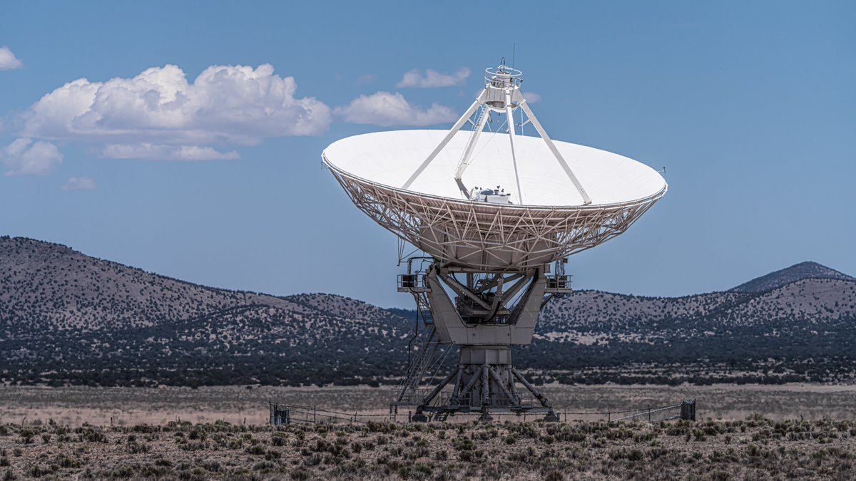NewMexicoDrive's tweet photo. you dont realize how big the dishes are at the Very Large Array in New Mexico until you stand next to them or see them next to a truck, wow #newmexico #vla #anysignals https://t.co/7bV9TonoRa
