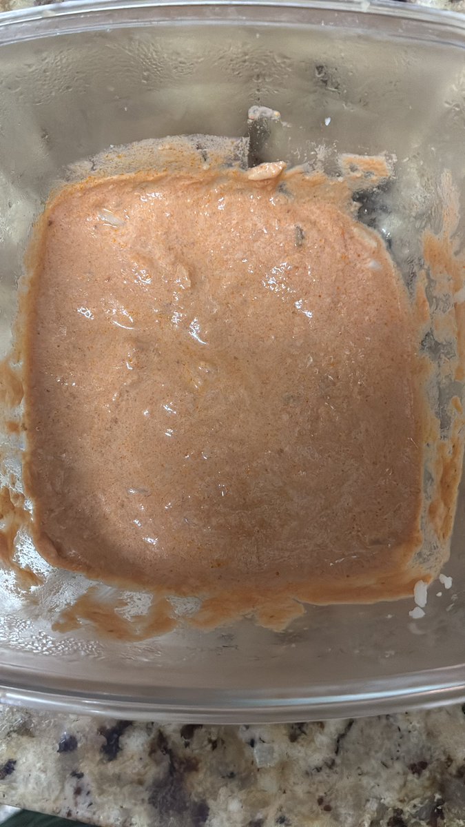 Gabito_Lage's tweet photo. É inacreditável oq fazem comigo nessa cosa. Chego da faculdade sedento pelo strogonoff que tinha sobrado do almoço e na esperança de q ainda tinha sobrado pra mim, abro a geladera e ta la o pote do strogonoff, felicidade veio na hora, só que eu abro o pote e me deparo com isso https://t.co/JDBHPfCEst