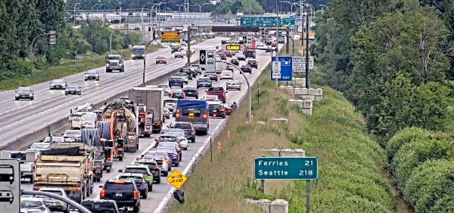 DriveBC's tweet photo. ⚠️#BCHwy99 southbound vehicle incident before Steveston blocking the HOV lane. Expect delays. #RichmondBC #YVR #MasseyTunnel https://t.co/uiRmeoOvGt
