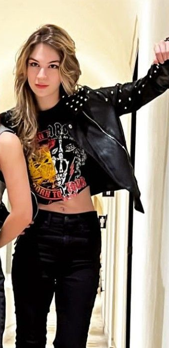 danysabs's tweet photo. The minimum waist 🤏 https://t.co/ijyo9aueIc