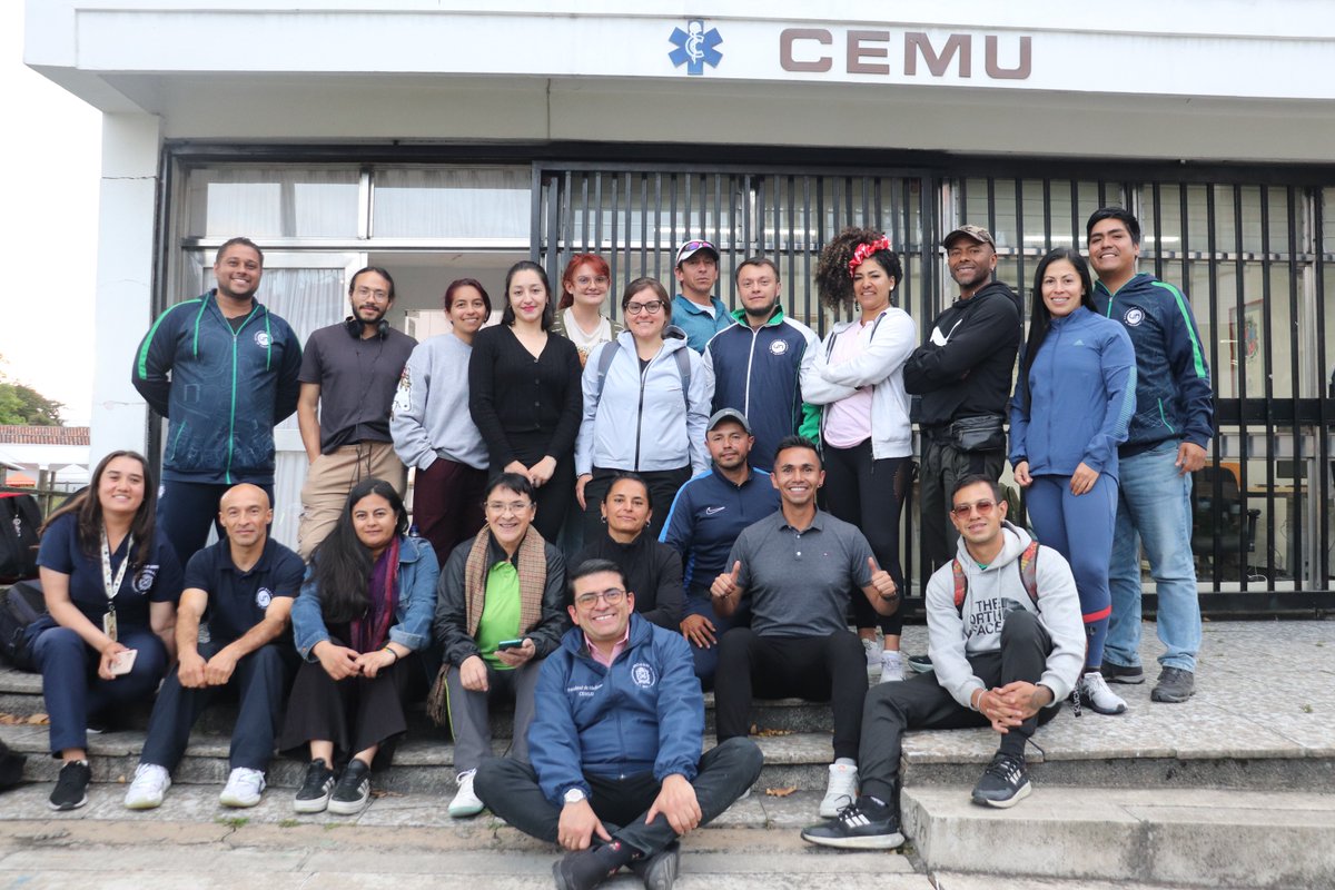 MedicinaUNAL's tweet photo. Hoy profesores del área de Actividad Física y Deporte de la Sede Bogotá participaron en el curso de #RCP, manejo del #DEA y atención de #OVACE, liderado por CEMUD UNAL. Este aprendizaje refuerza su labor y preparación ante emergencias médicas. ¡Gracias por su compromiso! https://t.co/y9aSpmL61j