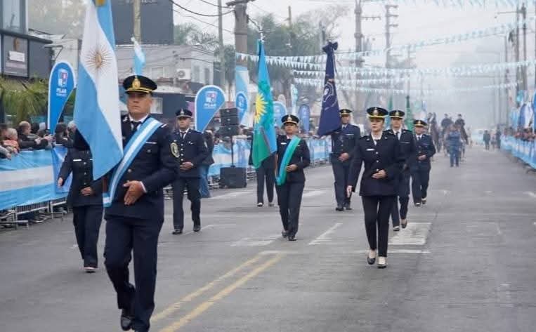 fabianpitro's tweet photo. Este 25 d Mayo junto a los vecinos d #DelViso acompañé al Int @FedericoAchaval y al Sec d Gob @LaurentPilar a la celebración d la fecha patria en el desfile y festejo tradicionalista. Con orgullo honramos nuestra historia para construir el futuro. ¡Viva la Patria!" https://t.co/YI8phggytJ