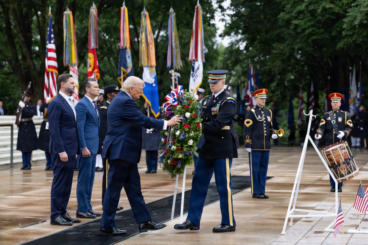 Through our music and ceremonial honors, our joint team of service members provided a fitting tribute for our military's fallen heroes today at the National Memorial Day Observance at Arlington National Cemetery. Our Commanding General, Maj. Gen. Antoinette Gant, accompanied https://t.co/ZHgmh5APpa