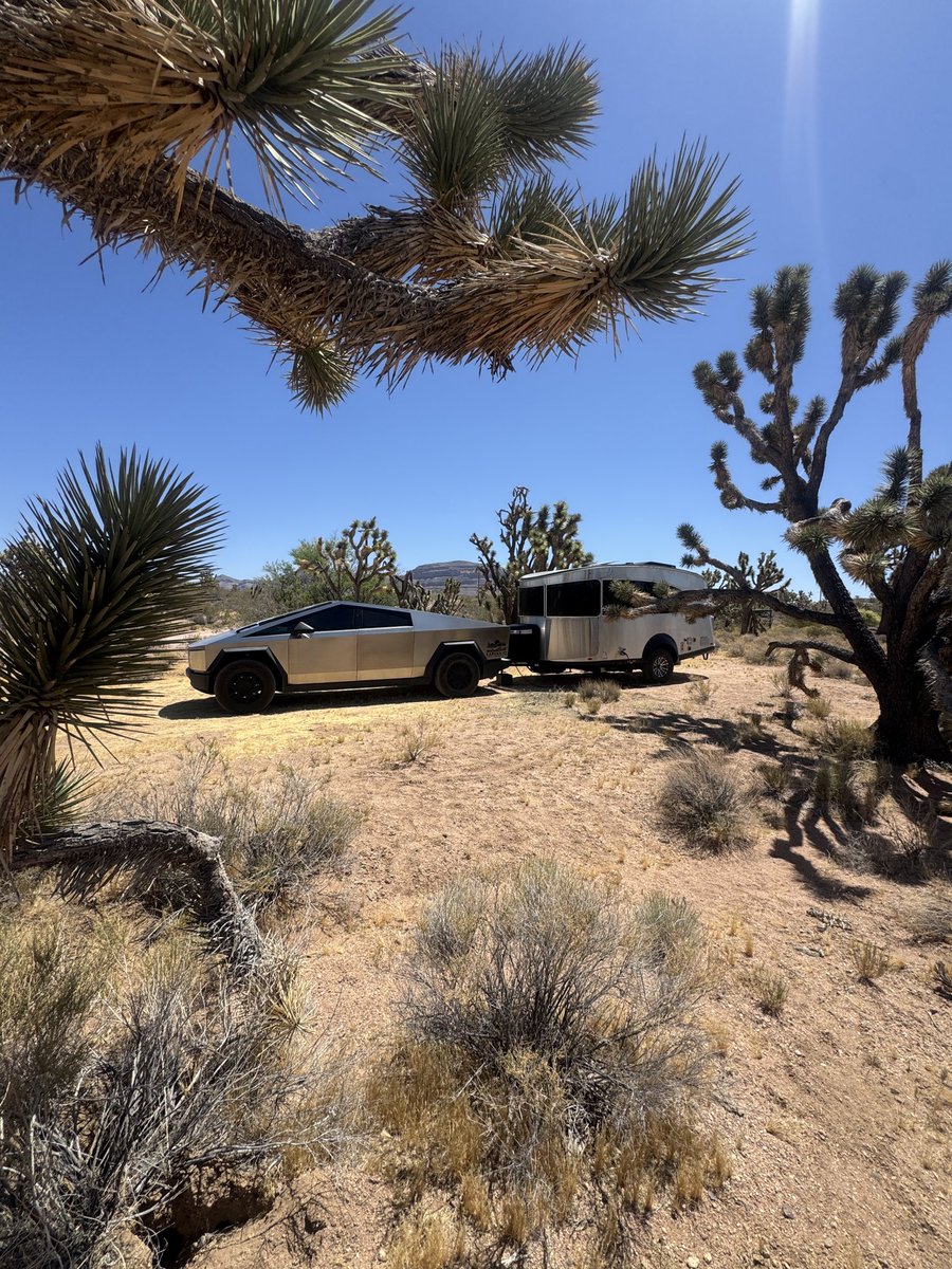 angieweeks's tweet photo. Happy Memorial Day ❤️💙 Camped our new land in Meadview, AZ this weekend. 

We got this to be a little experiment with our @Karvan_io friends; eventually it will be a Harvest Host &amp; Hipcamp accepting digital payments 4 camping via blockchain, in an effort to encourage onboarding. https://t.co/yEIbXZons4