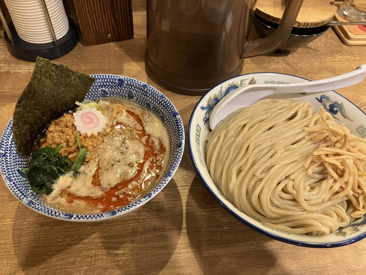 tvvs007's tweet photo. 今日は友達に舎鈴の布教活動をしてきた

やはりこいつはうますぎる。

この坦々に魚粉を乗せるメニューがあれば九州人はささると思う。 https://t.co/o6lzW0JSqI